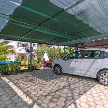 בית נופש House Sungarden פורץ